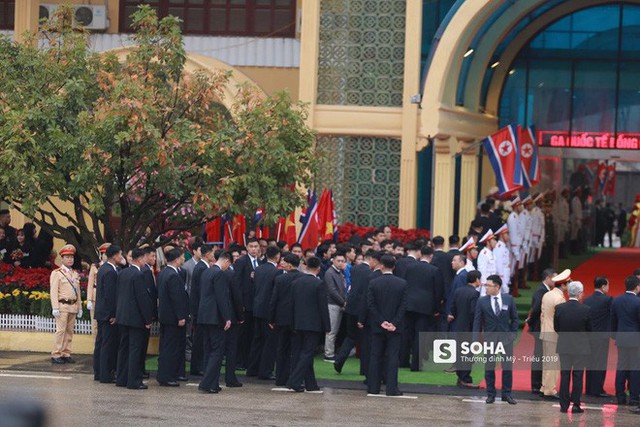 Đoàn xe chủ tịch Triều Tiên Kim Jong Un về đến khách sạn Melia, Hà Nội - Ảnh 62.