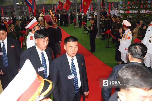 Đoàn xe chủ tịch Triều Tiên Kim Jong Un về đến khách sạn Melia, Hà Nội - Ảnh 64.
