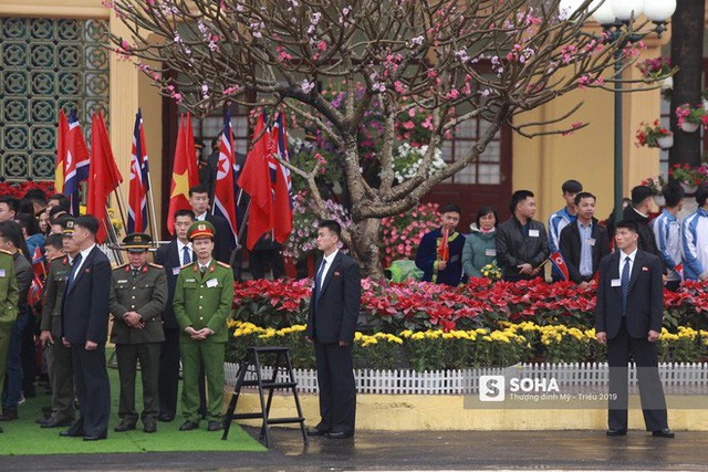 Đoàn xe chủ tịch Triều Tiên Kim Jong Un về đến khách sạn Melia, Hà Nội - Ảnh 65.