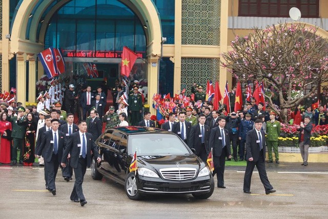Đoàn xe chủ tịch Triều Tiên Kim Jong Un về đến khách sạn Melia, Hà Nội - Ảnh 45.