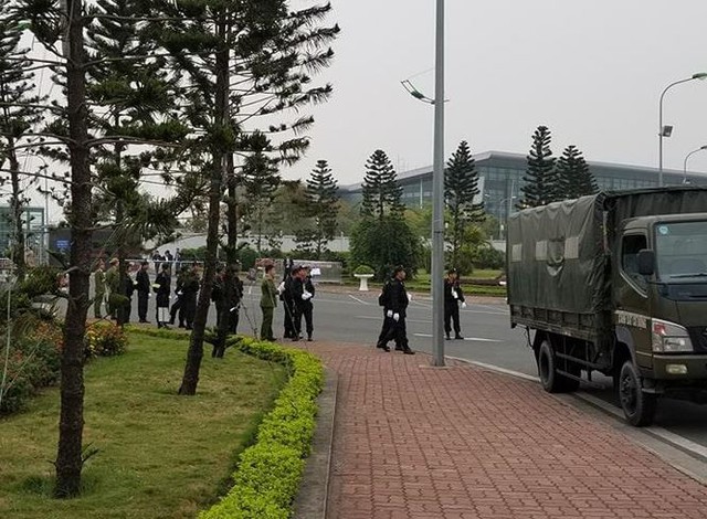 Siết an ninh quanh khu VIP sân bay Nội Bài trước giờ đón ông Trump - Ảnh 3.