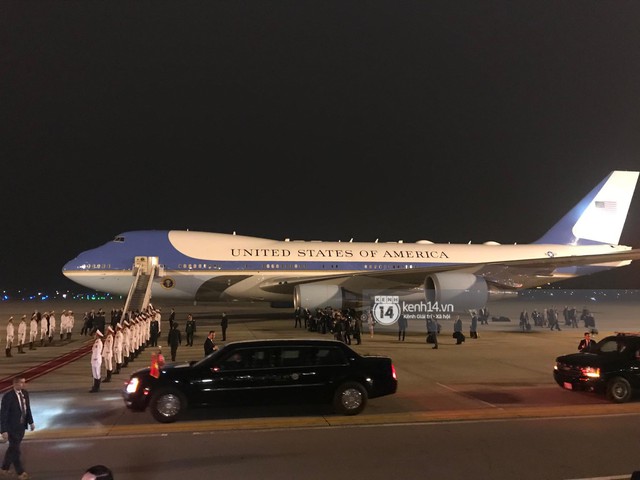 Tổng thống Mỹ Donald Trump xuống chuyên cơ, đang trên siêu xe quái thú vào trung tâm Hà Nội - Ảnh 8.