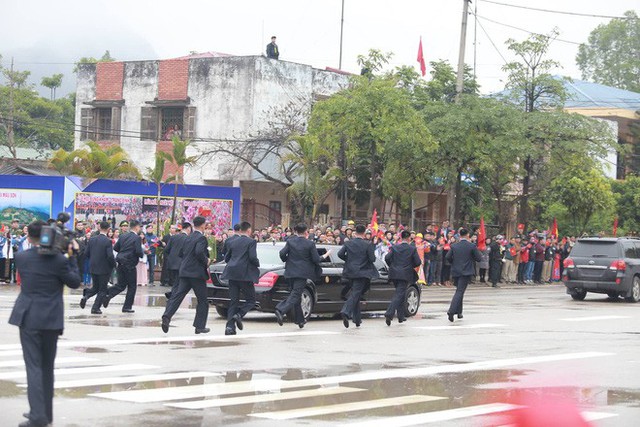 Đoàn xe chủ tịch Triều Tiên Kim Jong Un về đến khách sạn Melia, Hà Nội - Ảnh 46.