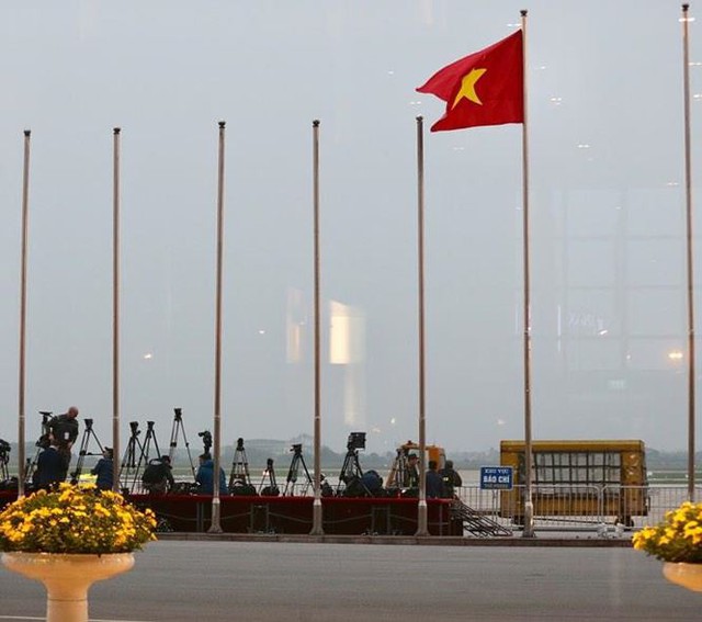 Siết an ninh quanh khu VIP sân bay Nội Bài trước giờ đón ông Trump - Ảnh 8.