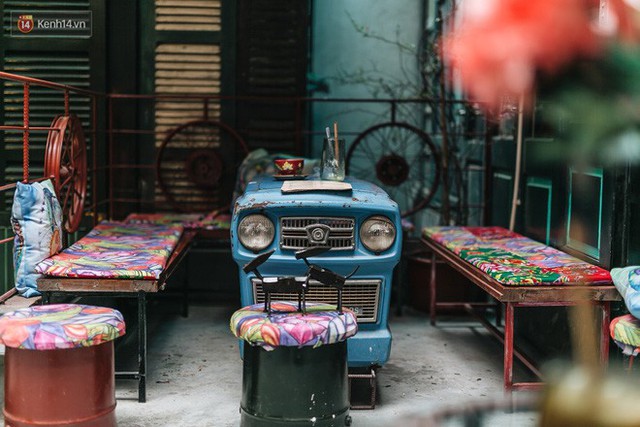 Chuyện chàng trai lớn lên từ ngôi làng ung thư quyết tâm tạo một quán cafe từ hàng nghìn đồ tái chế giữa phố cổ Hà Nội - Ảnh 10.