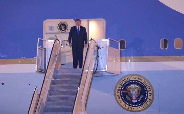 Đoàn xe Tổng thống Mỹ Trump về khách sạn JW Marriott - Ảnh 10. Đoàn xe Tổng thống Mỹ Trump về khách sạn JW Marriott - Ảnh 10.