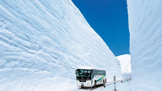 Tuyết phủ cao tới 17m, thung lũng quanh co ở Nhật được mệnh danh là The Wall đời thực - Ảnh 2.