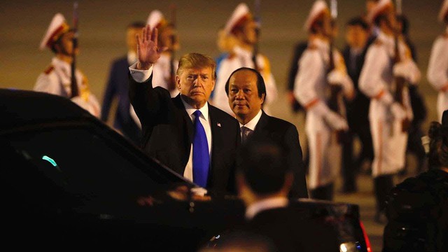3 câu chuyện về Tổng thống Donald Trump và chiếc phông nền màu tím ở hội nghị thượng đỉnh Đà Nẵng - Ảnh 5.