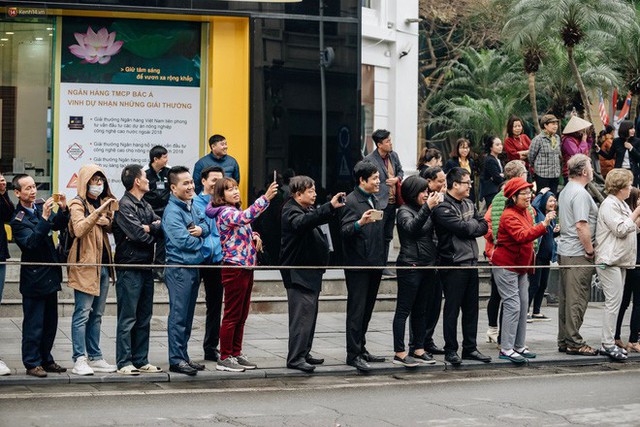 Hà Nội những ngày này, đi đâu cũng thấy niềm háo hức và rộn rã của một “điểm đến hoà bình” - Ảnh 12.