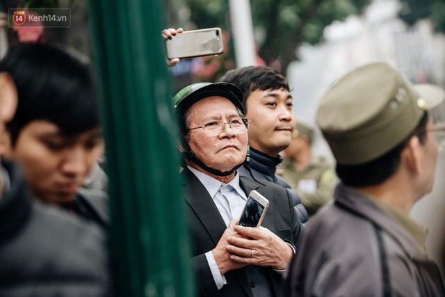 Hà Nội những ngày này, đi đâu cũng thấy niềm háo hức và rộn rã của một “điểm đến hoà bình” - Ảnh 14.