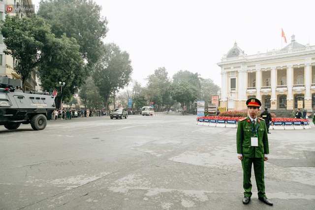 Hà Nội những ngày này, đi đâu cũng thấy niềm háo hức và rộn rã của một “điểm đến hoà bình” - Ảnh 8.