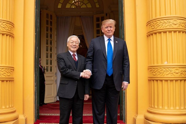 Fanpage Nhà Trắng đăng tải loạt khoảnh khắc đẹp trong ngày đầu Hội nghị thượng đỉnh Mỹ - Triều tại Việt Nam - Ảnh 1.
