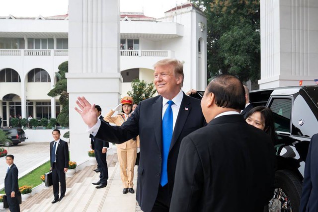 Fanpage Nhà Trắng đăng tải loạt khoảnh khắc đẹp trong ngày đầu Hội nghị thượng đỉnh Mỹ - Triều tại Việt Nam - Ảnh 6.