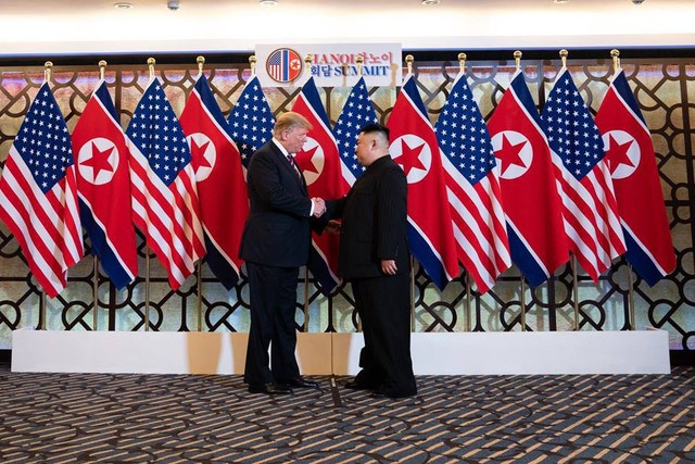Fanpage Nhà Trắng đăng tải loạt khoảnh khắc đẹp trong ngày đầu Hội nghị thượng đỉnh Mỹ - Triều tại Việt Nam - Ảnh 9.