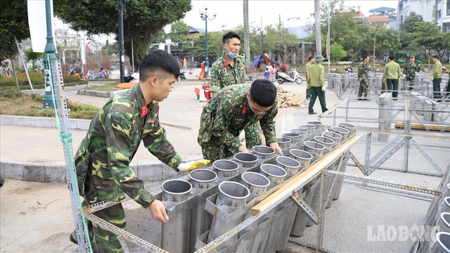 Cận cảnh trận địa pháo hoa tại Hà Nội - Ảnh 3.