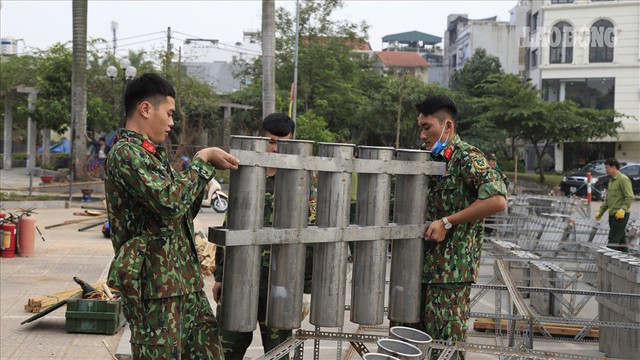 Cận cảnh trận địa pháo hoa tại Hà Nội - Ảnh 6.