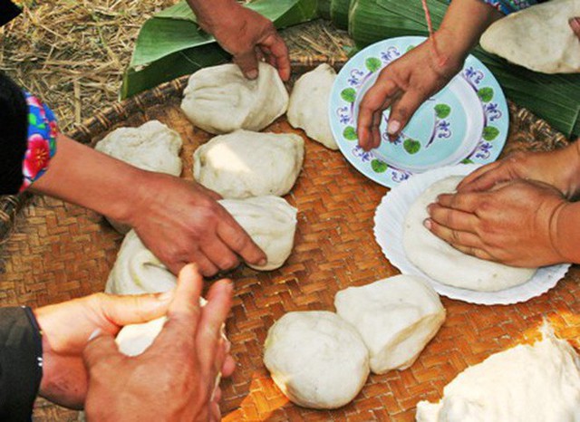 Cùng là món bánh có liên hệ mật thiết với ngày Tết Việt, vì sao bánh dày không còn đồng hành cùng bánh chưng trên mâm cỗ ngày nay? - Ảnh 8.