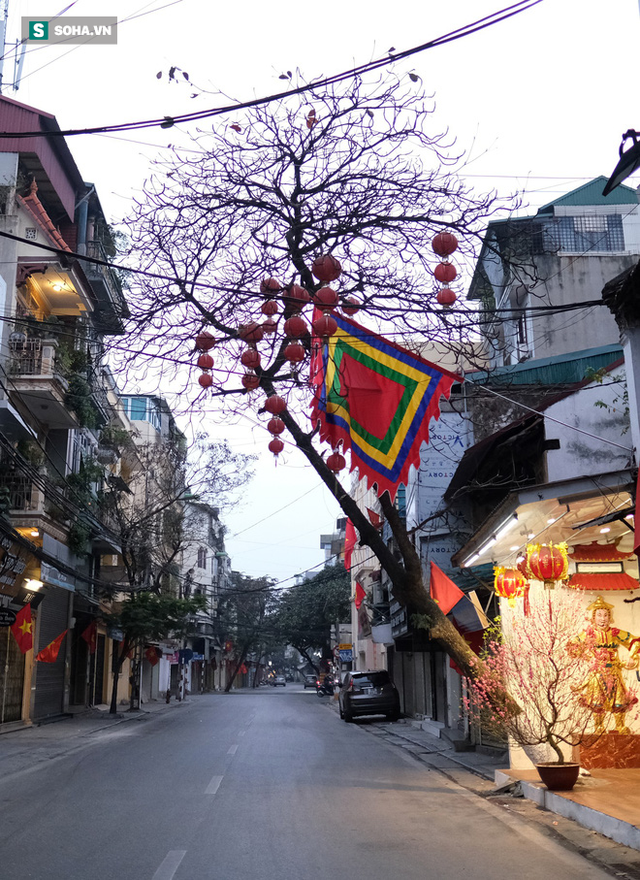 Hà Nội vắng vẻ lạ thường trong sớm mùng 1 Tết - Ảnh 4. Hà Nội vắng vẻ lạ thường trong sớm mùng 1 Tết - Ảnh 4.