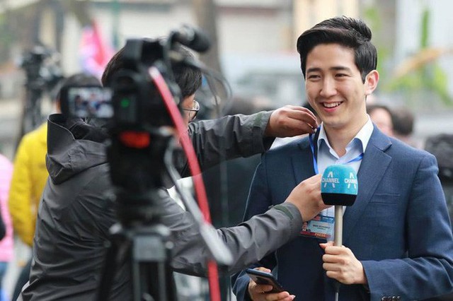 Dàn phóng viên Hàn Quốc và Nhật Bản bỗng dưng nổi tiếng trên mạng xã hội khi tác nghiệp tại hội nghị thượng đỉnh Mỹ - Triều - Ảnh 1.