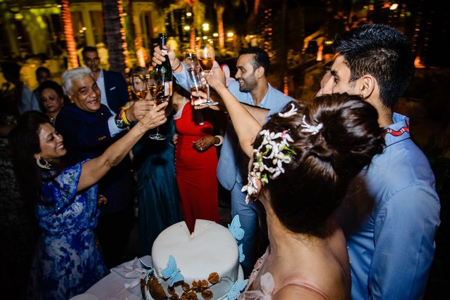 [Ảnh] Cặp đôi tỷ phú Ấn Độ cắt bánh trong lễ cưới chính thức, khép lại chuỗi 11 buổi tiệc lớn nhỏ trong 1 tuần tại Phú Quốc - Ảnh 8.