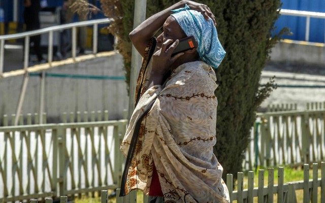 Hiện trường rơi máy bay thảm khốc ở Ethiopia: Thi thể nạn nhân la liệt, khung cảnh tang thương đầy ám ảnh - Ảnh 9.