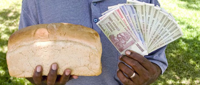 Zimbabwe lại khiến cả thế giới ngỡ ngàng về đồng tiền của mình - Ảnh 1.