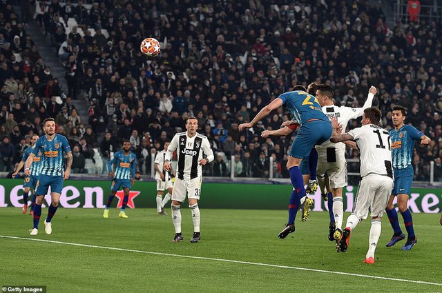 Ronaldo bật chế độ siêu nhân, lập hat-trick giúp Juventus đè bẹp Atletico Madrid - Ảnh 3.