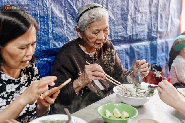 Sự trùng hợp gây hiểu nhầm ở Hà Nội suốt hàng chục năm: 2 ông cùng tên Thìn, cùng bán phở nhưng chẳng ai nhái ai - Ảnh 11.