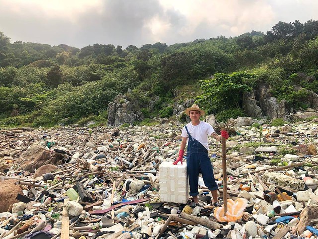 Thử thách dọn rác tại đảo Sơn Trà: Trả lại một bãi đá hoang sơ từ biển rác, tuyên truyền ý nghĩa về du lịch có trách nhiệm - Ảnh 3.
