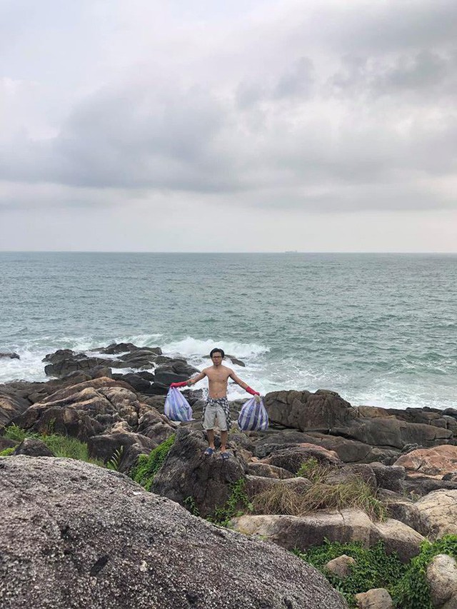 Thử thách dọn rác tại đảo Sơn Trà: Trả lại một bãi đá hoang sơ từ biển rác, tuyên truyền ý nghĩa về du lịch có trách nhiệm - Ảnh 4.
