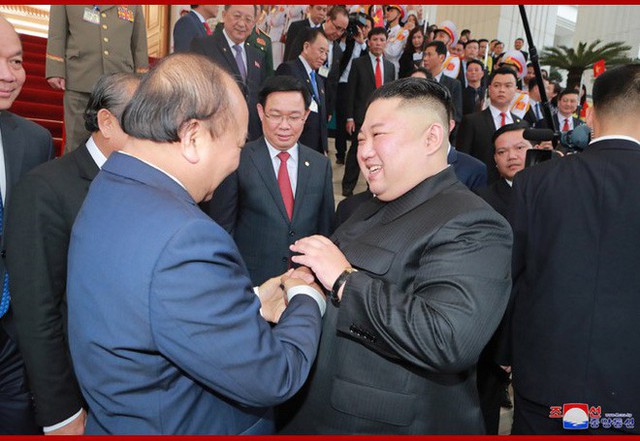  Tiệc chiêu đãi Chủ tịch Kim Jong-un tại Hà Nội qua ống kính phóng viên Triều Tiên - Ảnh 4.