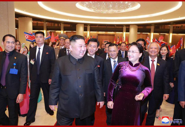  Tiệc chiêu đãi Chủ tịch Kim Jong-un tại Hà Nội qua ống kính phóng viên Triều Tiên - Ảnh 7.