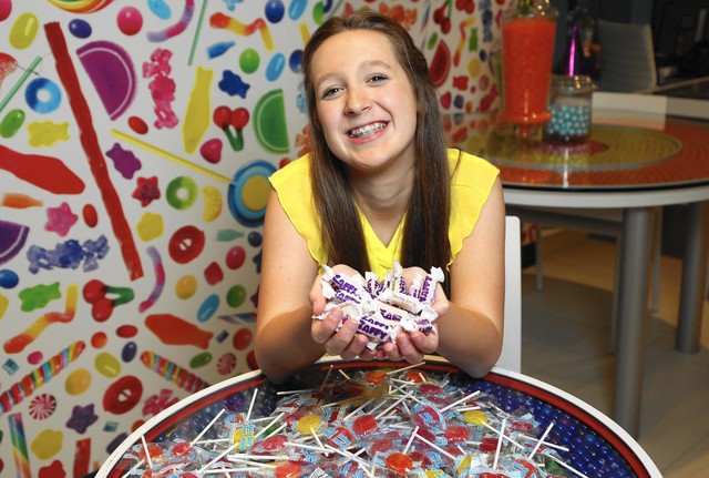 Được mời kẹo mút, cô bé 7 tuổi khởi nghiệp với công ty sản xuất kẹo tốt cho sức khỏe mang về doanh thu triệu đô - Ảnh 1.
