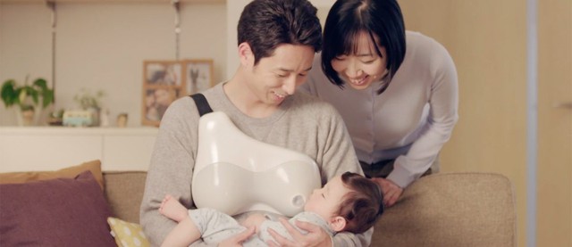 Cứu tinh của các bà mẹ đây rồi: Nhật chế tạo thiết bị khiến các ông bố có thể cho con bú - Ảnh 2.