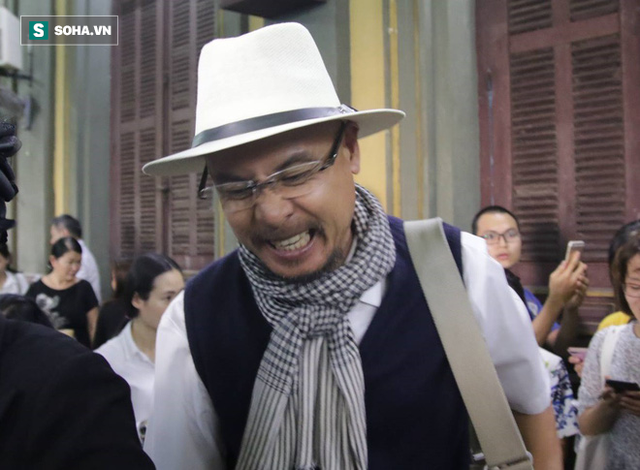 Ngay sau phiên tòa, bà Thảo nghẹn ngào Công lý ở đâu thì ông Vũ nói một câu thâm sâu đầy ẩn ý... - Ảnh 1. Ngay sau phiên tòa, bà Thảo nghẹn ngào Công lý ở đâu thì ông Vũ nói một câu thâm sâu đầy ẩn ý... - Ảnh 1.