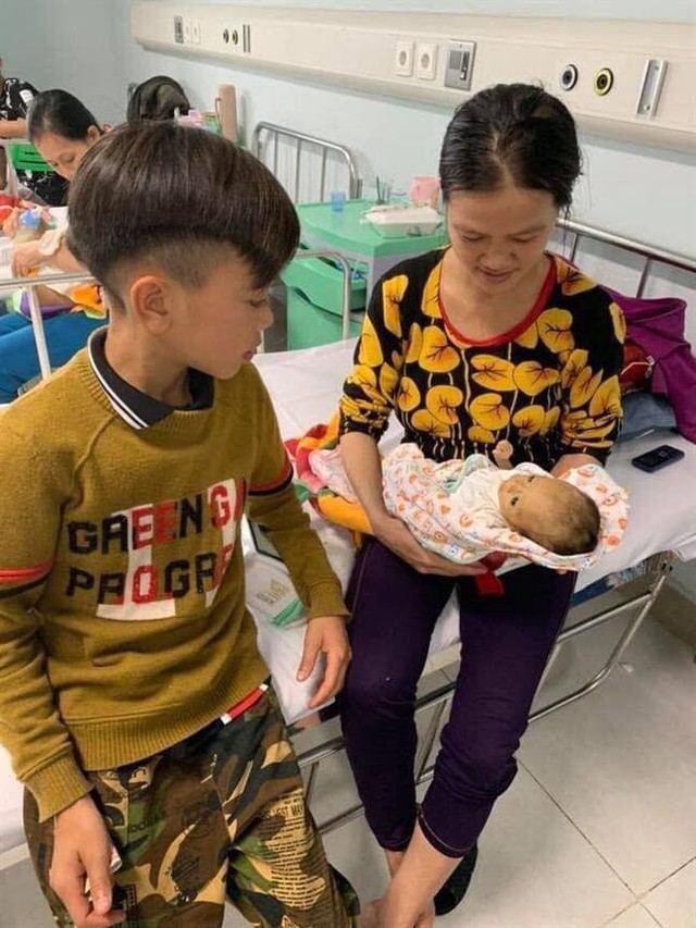 Mẹ bật khóc vì con trai 13 tuổi đạp xe không phanh vượt 100km từ Sơn La tới Hà Nội thăm em bị ốm: May mắn là con không sao... - Ảnh 6. Mẹ bật khóc vì con trai 13 tuổi đạp xe không phanh vượt 100km từ Sơn La tới Hà Nội thăm em bị ốm: May mắn là con không sao... - Ảnh 6.