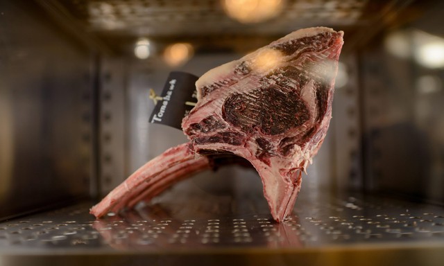 Thịt bò để lâu đến mức lên mốc hoá ra lại là niềm tự hào của nhiều nhà hàng steak nổi tiếng - Ảnh 5.