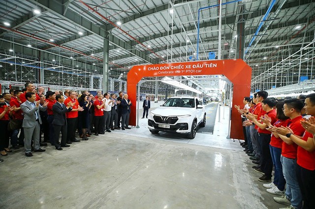 Vinfast chính thức ra mắt chiếc xe Lux Suv đầu tiên sau khi hoàn thành sản xuất thử nghiệm - Ảnh 2.