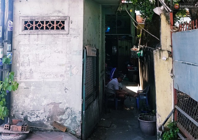 Cuộc sống bên trong những căn nhà siêu mỏng ở Sài Gòn, chiều ngang còn ngắn hơn sải tay người lớn - Ảnh 13.