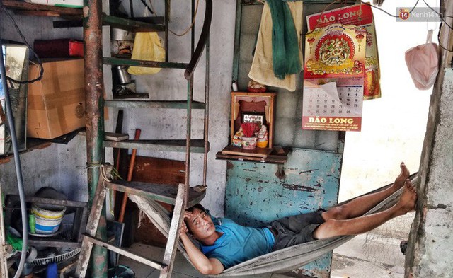 Cuộc sống bên trong những căn nhà siêu mỏng ở Sài Gòn, chiều ngang còn ngắn hơn sải tay người lớn - Ảnh 8.