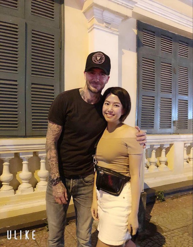 David Beckham đang có mặt tại Việt Nam, dạo phố đi bộ và thoải mái chụp ảnh cùng người hâm mộ - Ảnh 1.