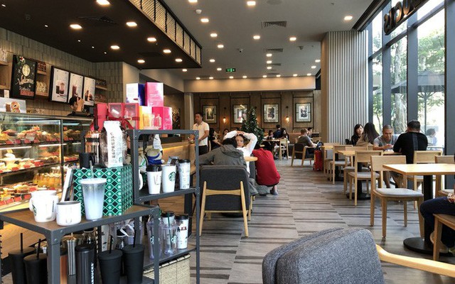 Ông Đặng Lê Nguyên Vũ chê Startbucks bán thứ nước có mùi cà phê pha đường, nhưng vị chuyên gia F&B này phản biện: Starbucks không bán cà phê, họ bán văn hoá cà phê! - Ảnh 1.