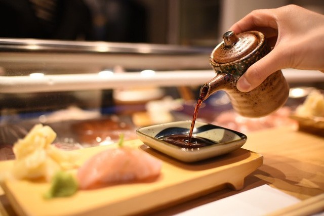 Có những nhà hàng sushi ít chỗ ngồi nhất thế giới, khiến thực khách phải chiến nhau khốc liệt hòng giành một suất - Ảnh 10.