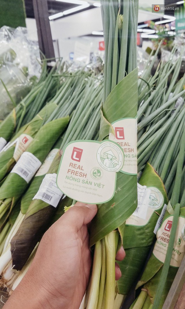 Một siêu thị lớn ở Sài Gòn đã dùng lá chuối bọc thực phẩm, khách hàng nhìn mà ưng con mắt! - Ảnh 5.