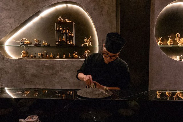 Có những nhà hàng sushi ít chỗ ngồi nhất thế giới, khiến thực khách phải chiến nhau khốc liệt hòng giành một suất - Ảnh 6.