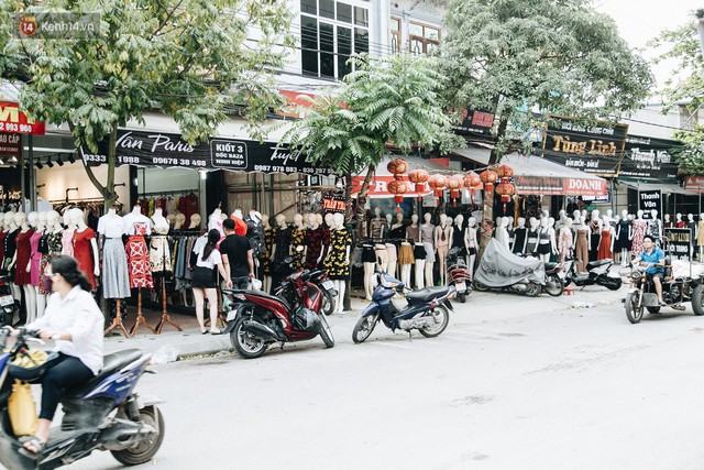 Ở Hà Nội, có góc phố hàng nghìn chân dài đứng ngay ngắn, nghiêm túc nhưng đôi khi khiến người ta hết hồn - Ảnh 3.