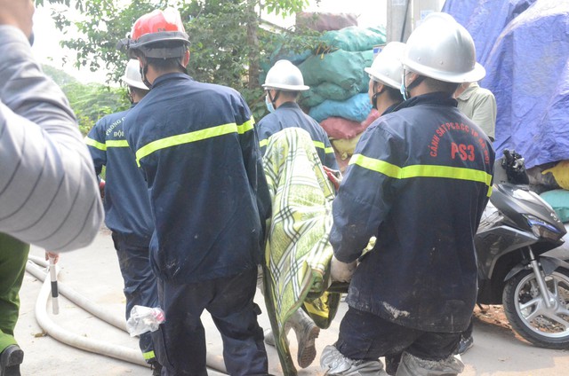 Đã tìm thấy 7 thi thể trong vụ cháy kinh hoàng khiến 8 người chết và mất tích ở Hà Nội - Ảnh 4.