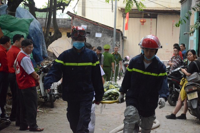 Đã tìm thấy 7 thi thể trong vụ cháy kinh hoàng khiến 8 người chết và mất tích ở Hà Nội - Ảnh 11.