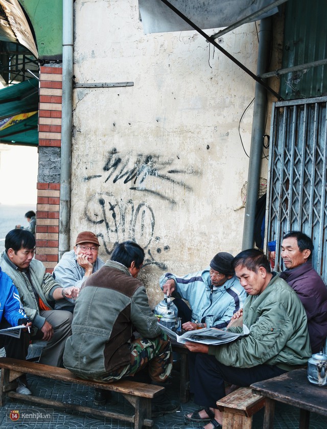 Quán cà phê vợt độc nhất vô nhị ở Đà Lạt, 30 năm chỉ bán từ 4 giờ sáng đến hơn 7 giờ sáng mỗi ngày - Ảnh 3.