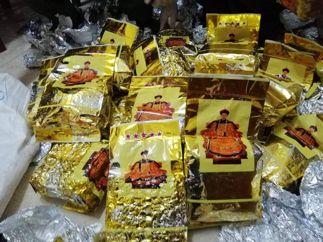 Vụ bắt giữ gần 1 tấn ma túy đá ở Nghệ An: Từ đống rác ven đường đến nhà kho toàn loa thùng - Ảnh 4. Vụ bắt giữ gần 1 tấn ma túy đá ở Nghệ An: Từ đống rác ven đường đến nhà kho toàn loa thùng - Ảnh 4.